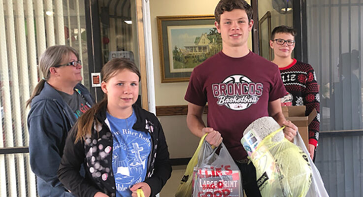 4-H officers deliver